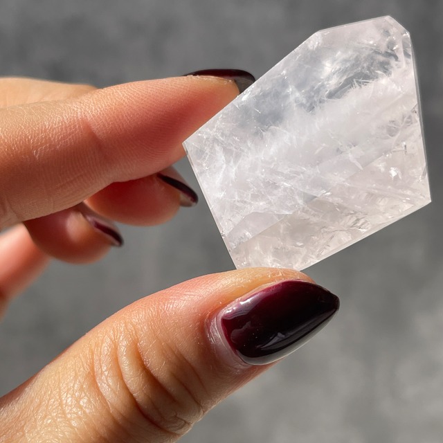 ブラジル産 ローズクォーツ｜透明感と白い内包が美しい一点もの