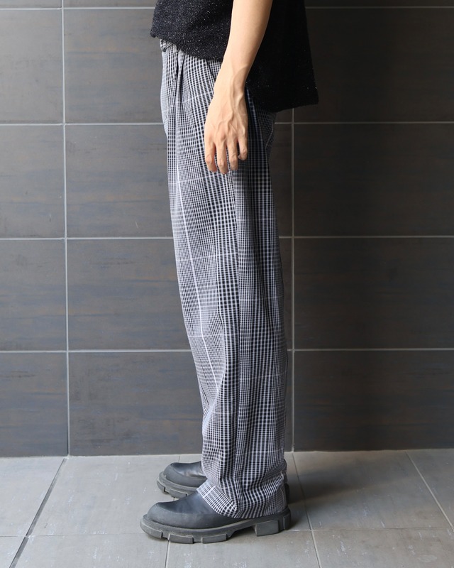 Check design waist belt wide slacks
