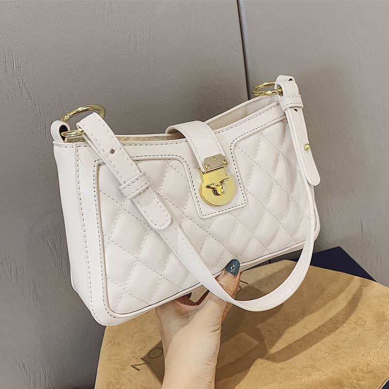 フレンチニッチデザインバッグレディース2020人気の新しい新しいトレンディな菱形ワンショルダー脇の下バッグネットレッド海洋メッセンジャーバッグ Tiancai_Wing_Bag8220282