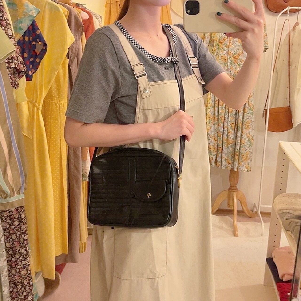 MARIO VALENTINO / square black shoulder bag