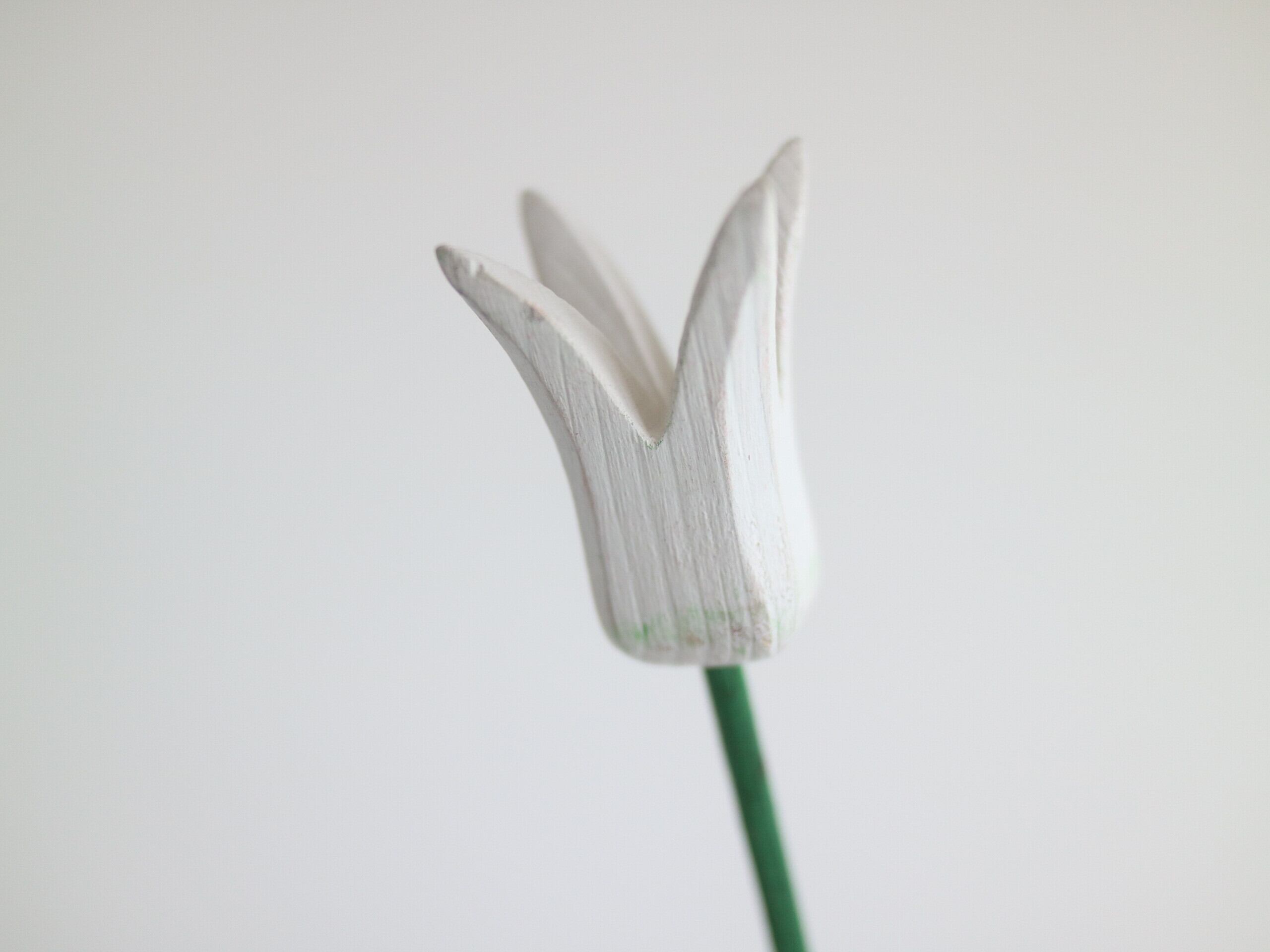 スウェーデンで見つけた木製チューリップ &葉っぱ ホワイト No.5123