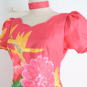 フラダンス 衣装 FANCY DRESS ファンシードレス ワンピース ドレス ピンク系 アシンメトリー チョーカー ラインストーン プロテア柄 花柄 かわいい 華やか 鮮やか 明るい 緑 黄 白 ハワイアン アロハ ハワイアンプリント ダンス レッスン 練習 ワンピースドレス ハワイアンワンピース フラドレス 練習用 フラダンスレッスン レッスン衣装 練習着 ダンス衣装 キッズ 大人 フェミニン きれいめ カラフル 綺麗 プリント柄 花柄プリント チョーカー付き イベント 発表会 舞台 衣装セットアップ