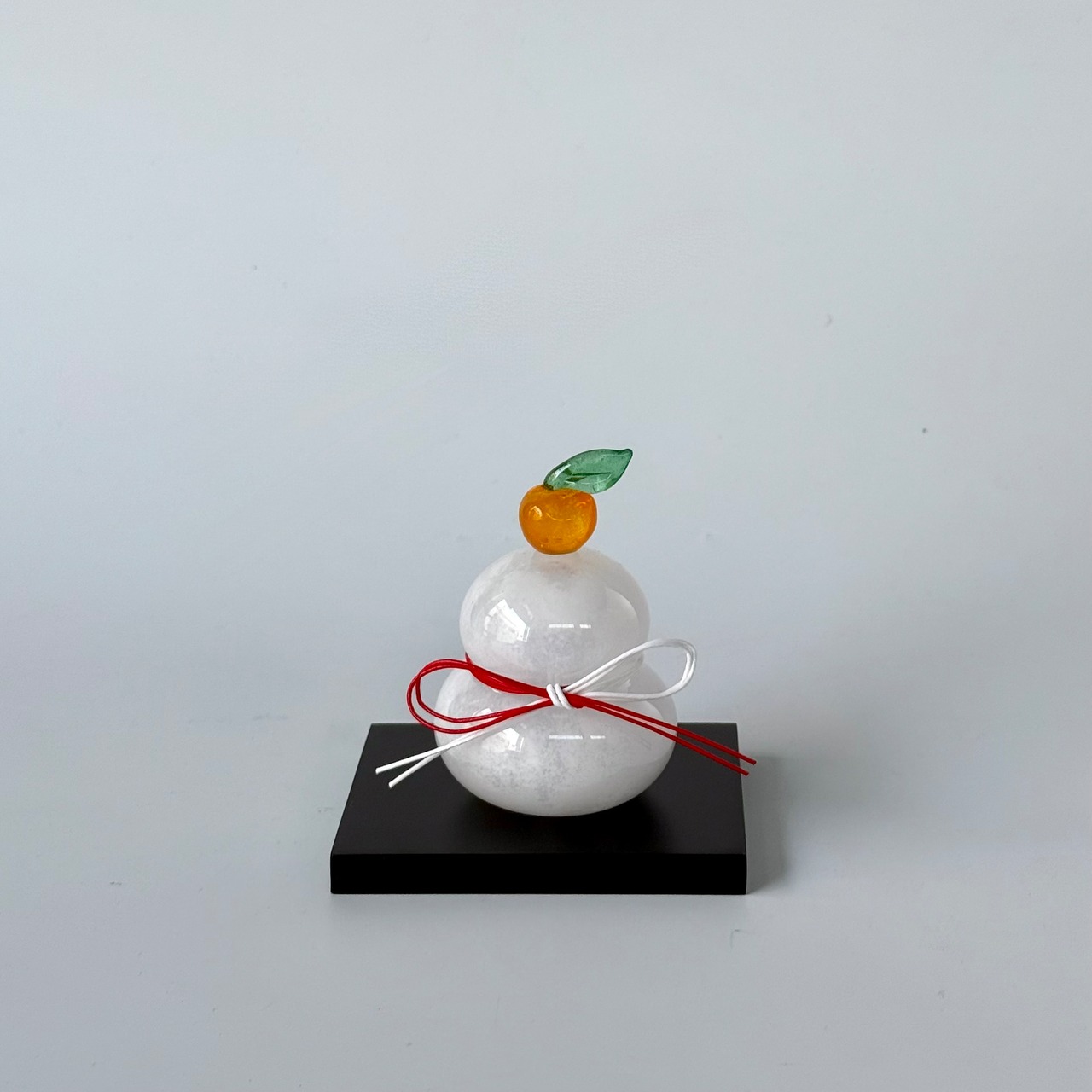 可児友紀 ガラスの鏡餅S 【黒台付き】