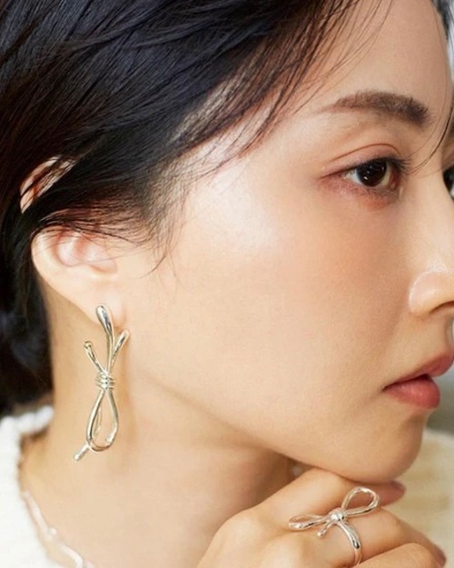 Knotting Pierce
