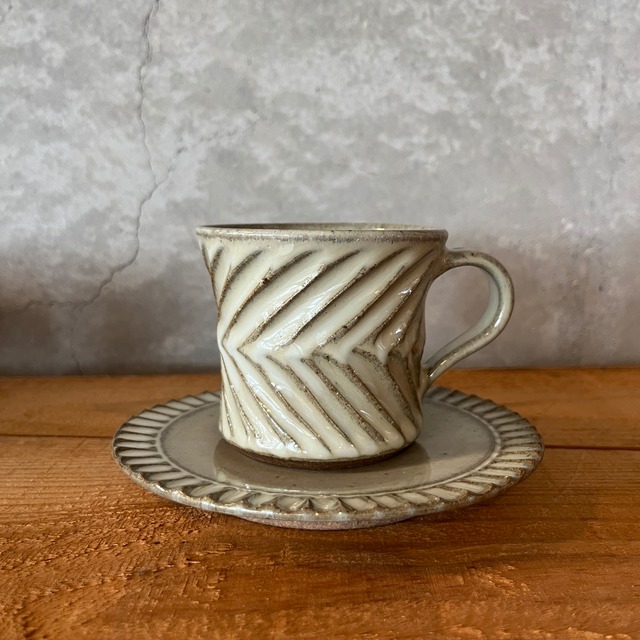 小代本谷ちひろ窯 檜垣文 カップアンドソーサー 白小代