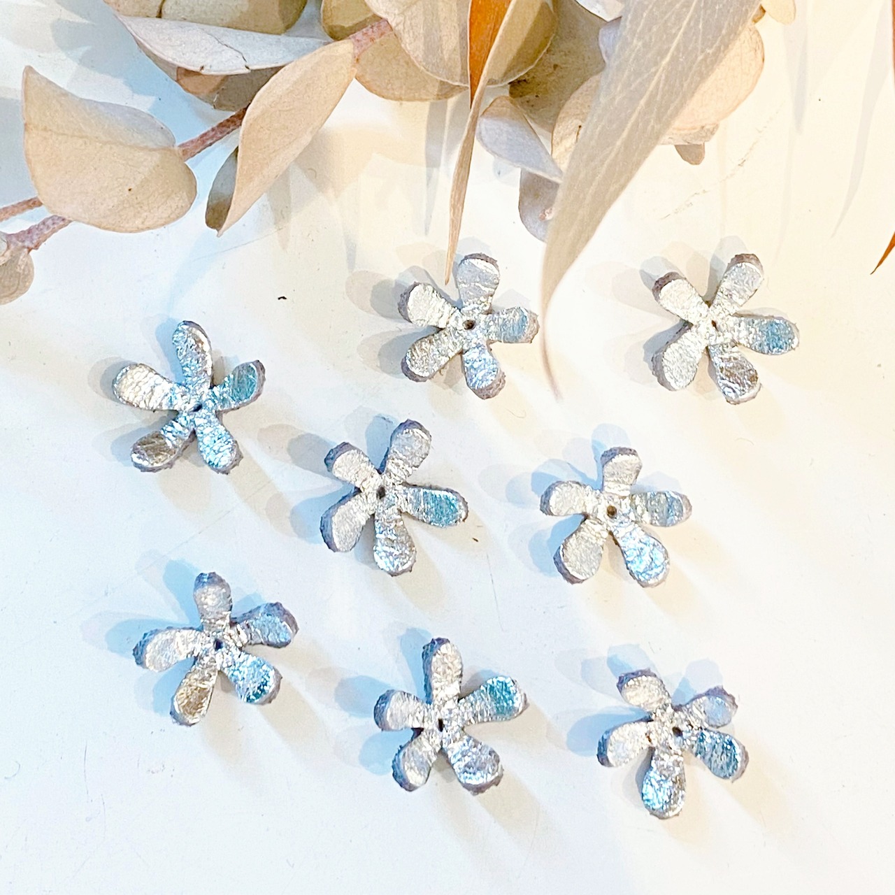 再入荷【アウトレット3D立体レザーフラワー】スターフラワー (ピン無しタイプ)8個入(シルバー） - 3