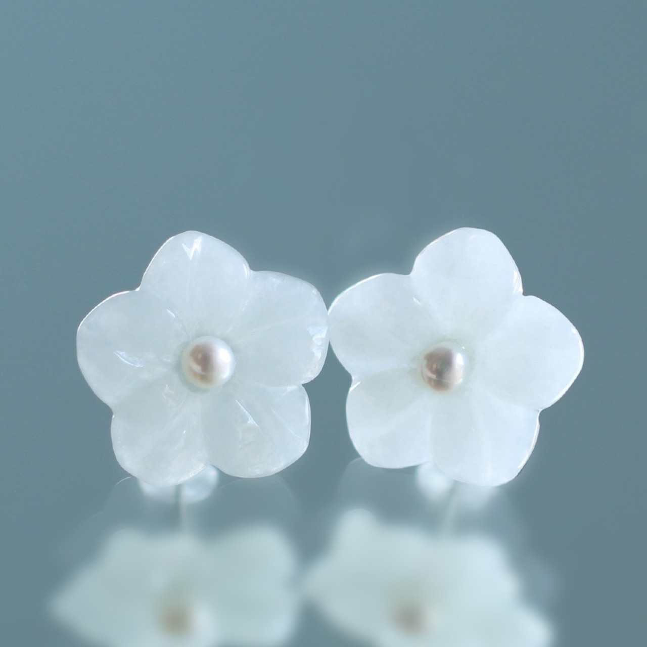 お花の翡翠とパール可愛い！flower and pearl ピアスorイヤリング A貨翡翠  jd_mm1102