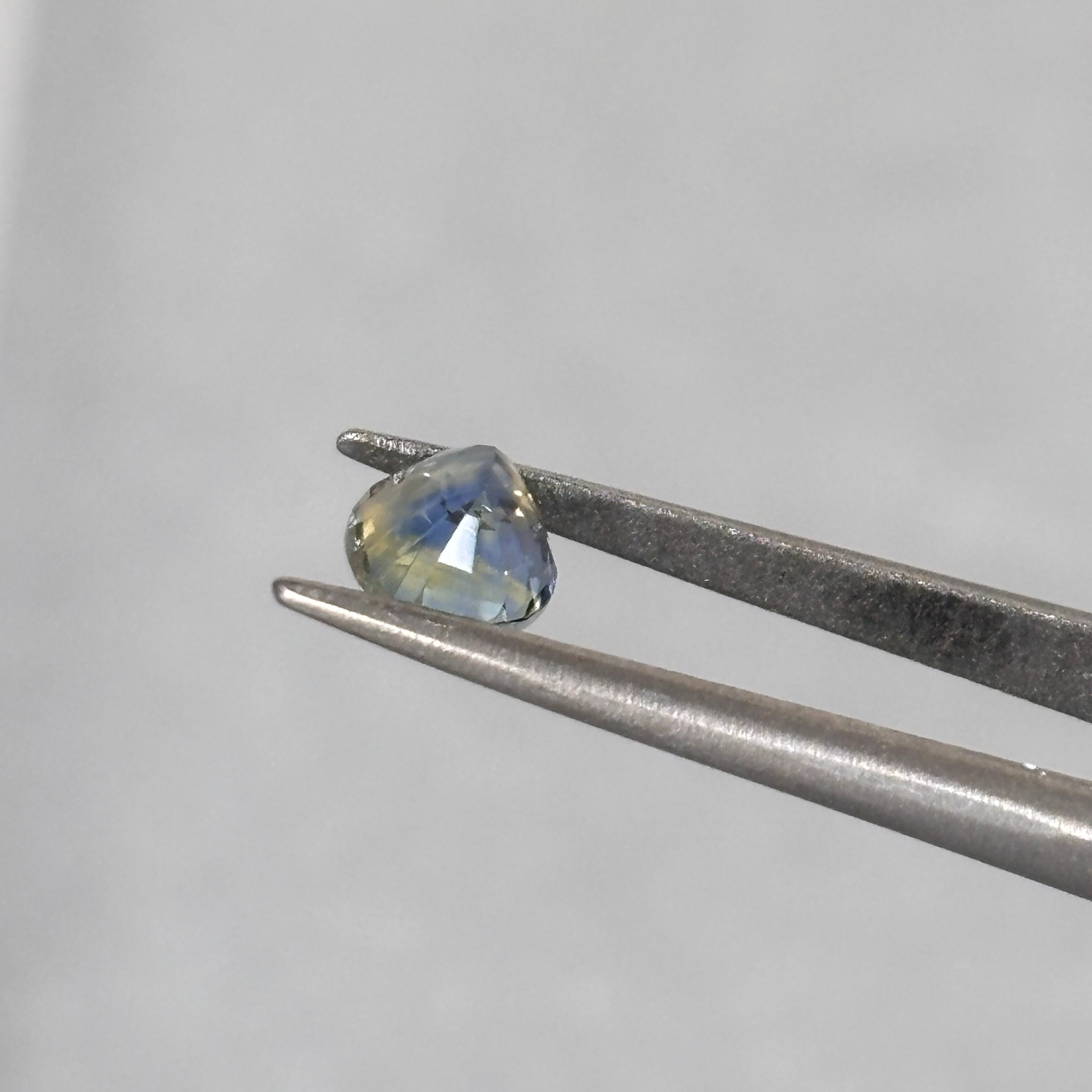 バイカラーサファイア 0.88ct | EnMedel 〔 宝石ルースのおみせ〕