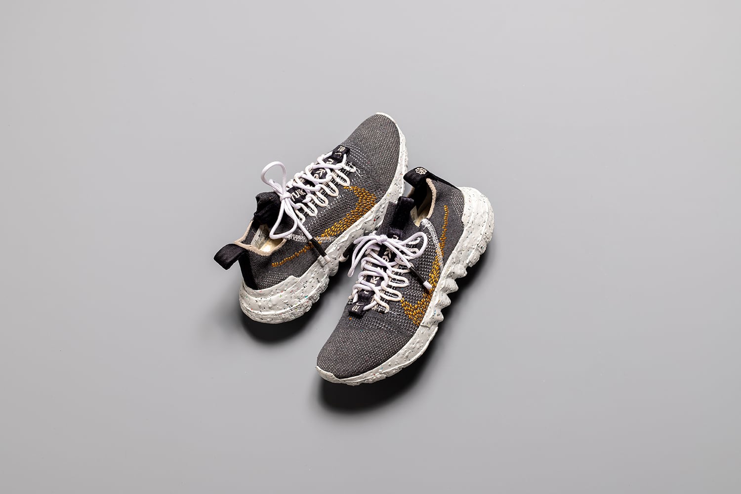 NIKE SPACE HIPPIE 01