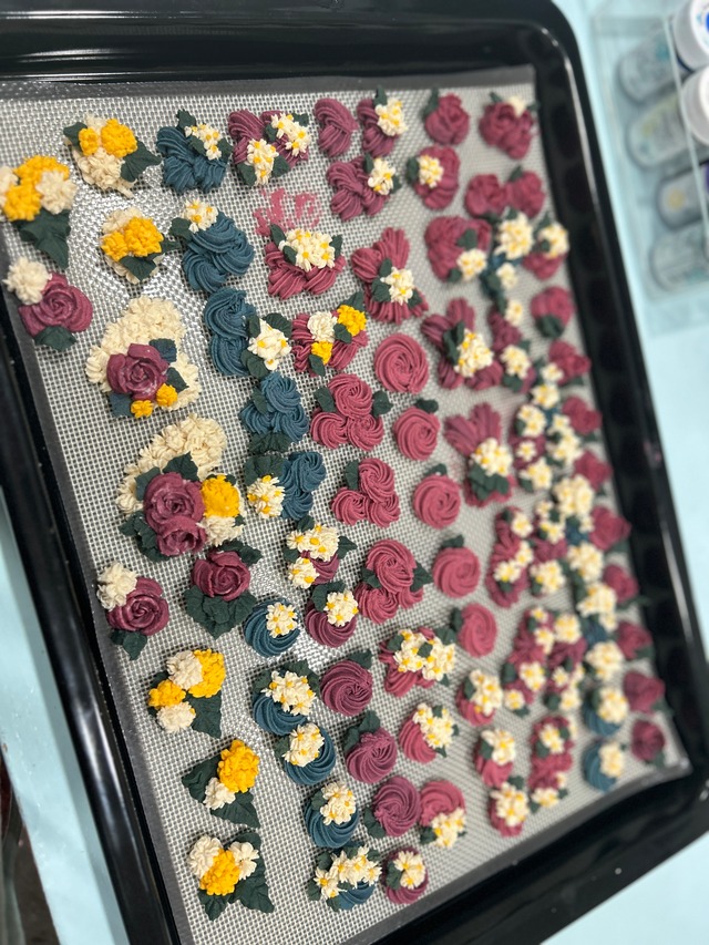 小豆餡の花束のクッキー缶