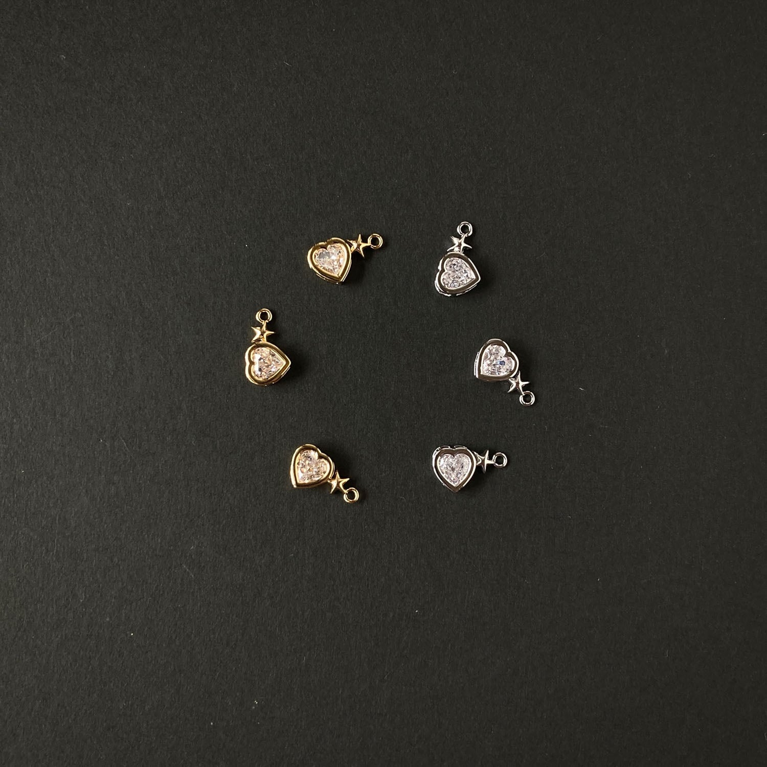 小さな星とジルコニアハートのメタルチャーム（16K/プラチナメッキ