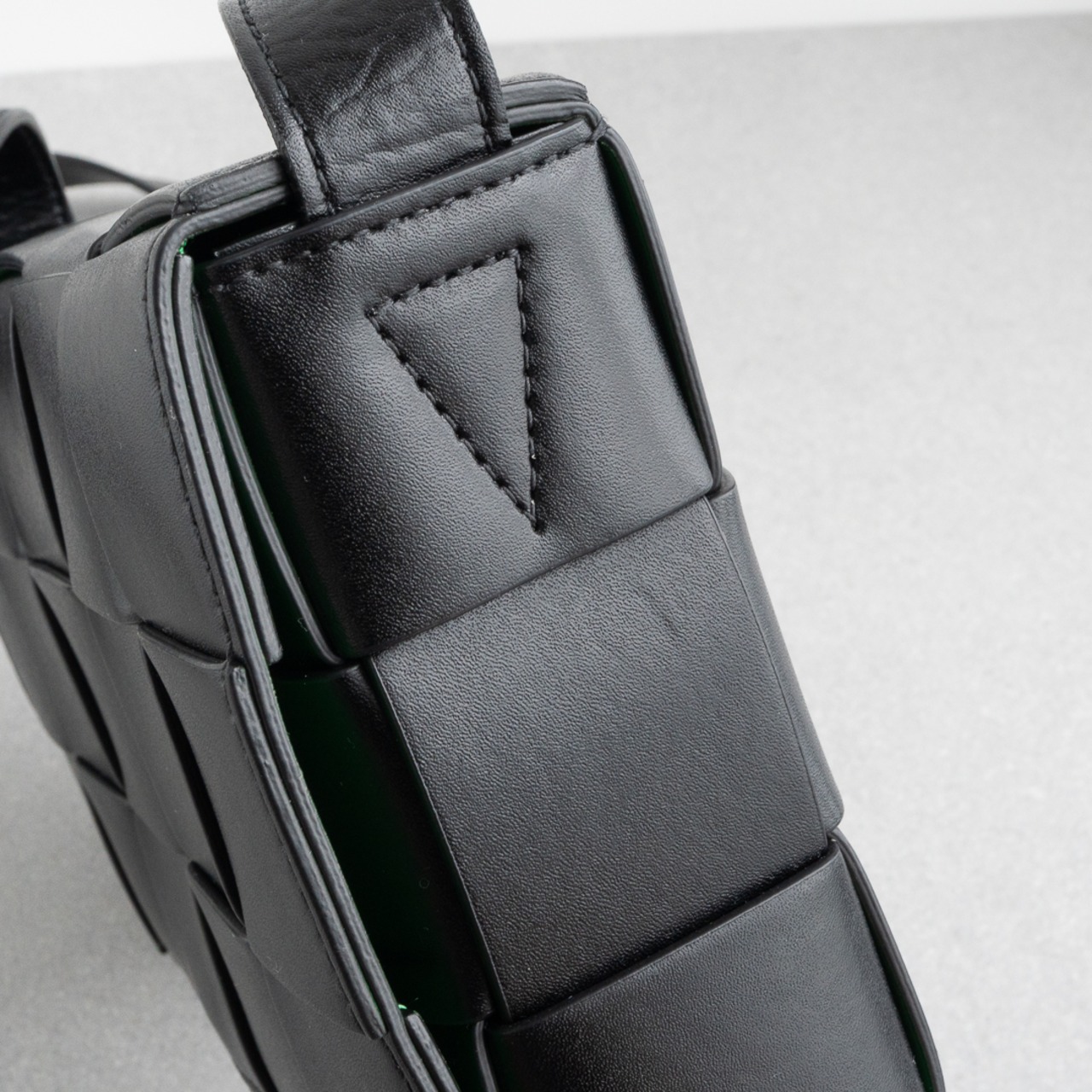 ボッテガヴェネタ カセット ショルダーバッグ ブラック グリーン