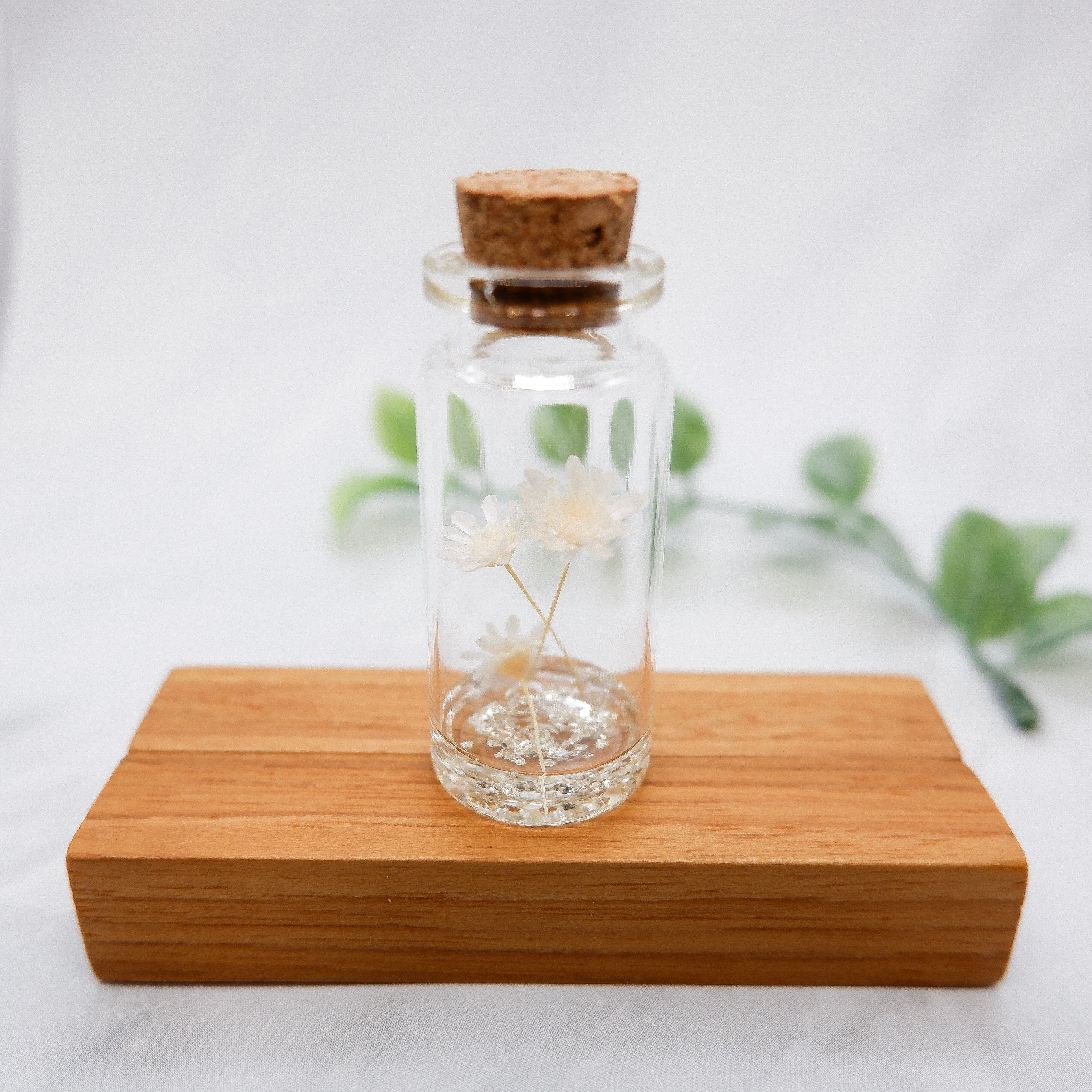 ◆ハーバリウム ＃147 真っ白いお花のbottle.:*:・ ◇ハーバリウム ＃147 真っ白いお花のbottle.:*:・ お花のハーバリウム
