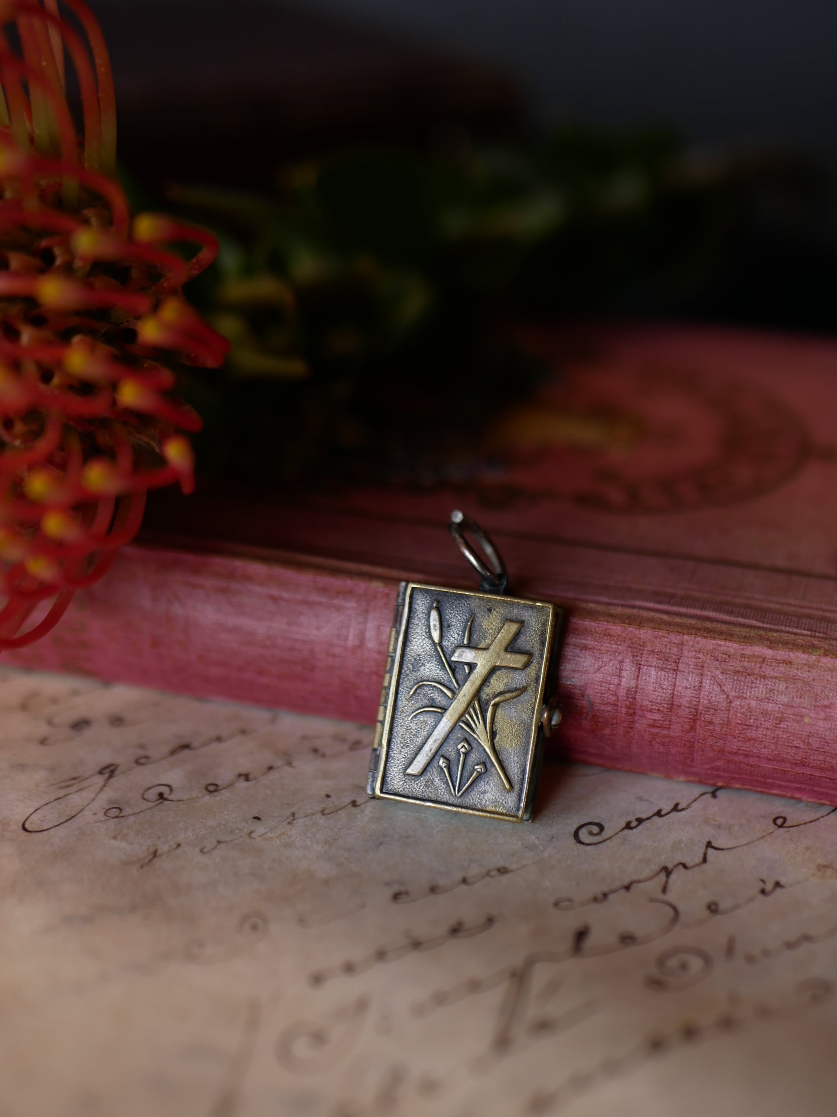 ブック型チャーム 聖書 ミセル フランスアンティーク アンティークのある暮らし