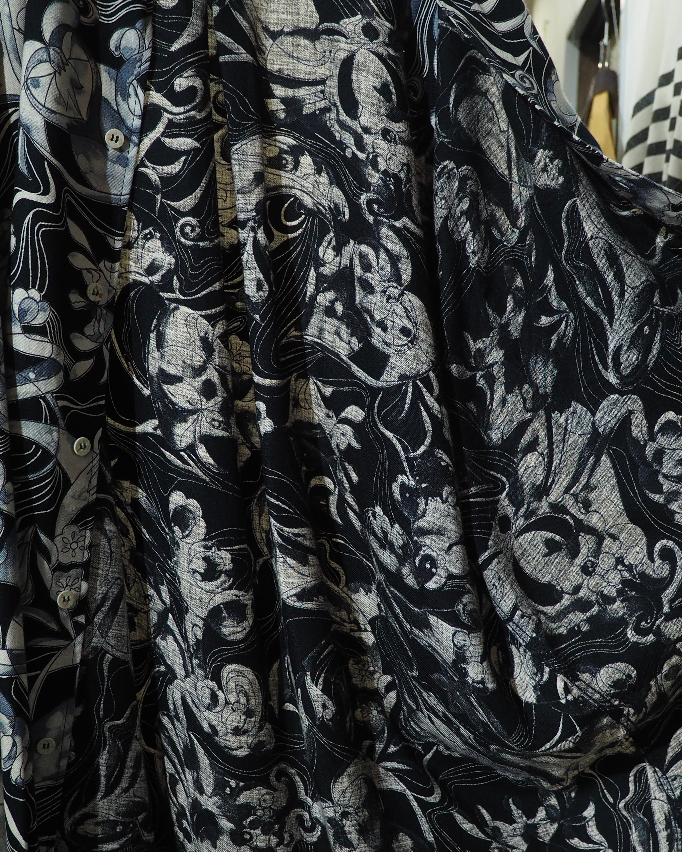1990s " Made in Italy " Beautiful Monotone Flower All Over Pattern Vintage Loose Shirt