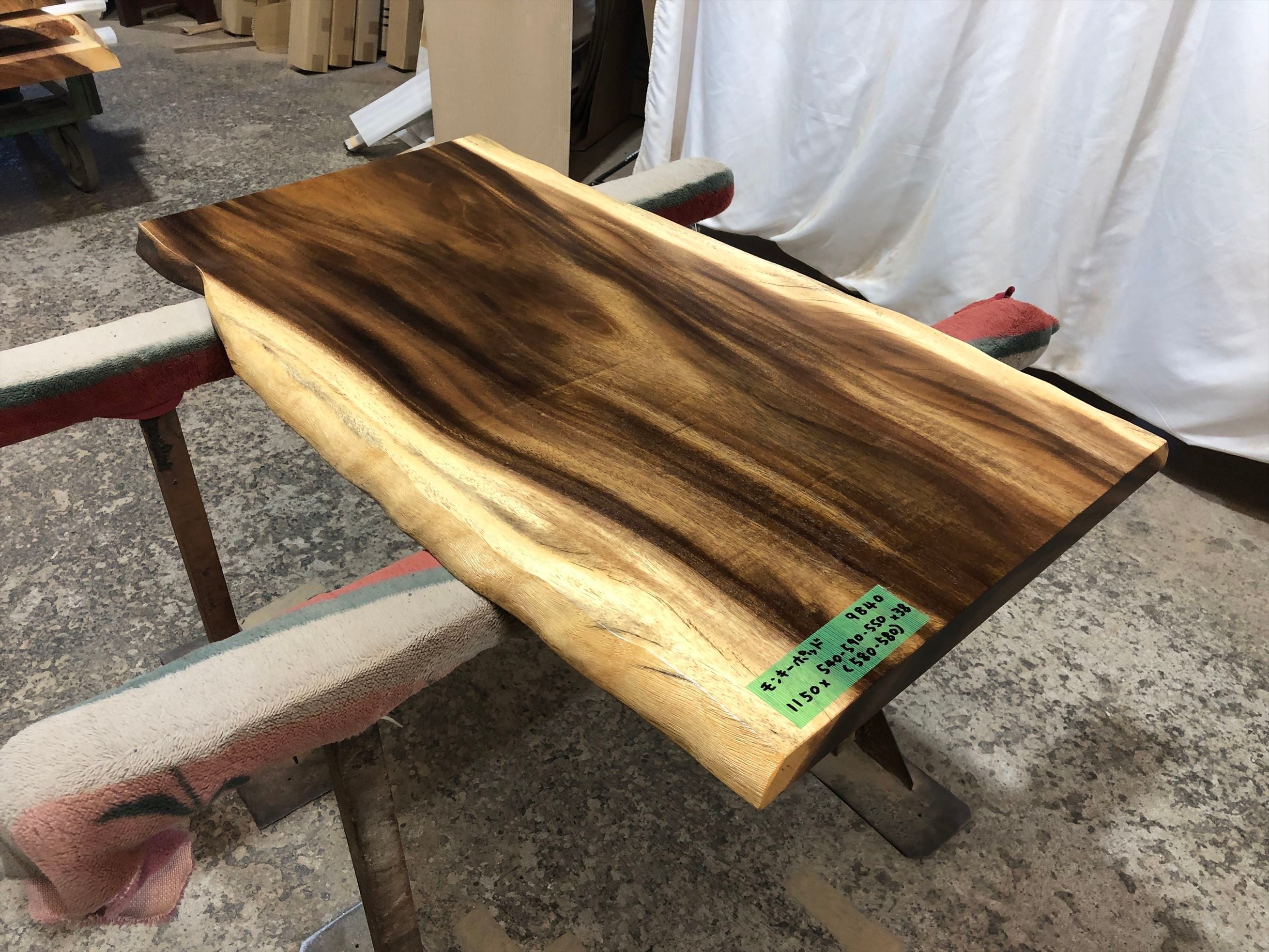 モンキーポッド9840 一枚板無垢 乾燥材 1150x540-590-550x38mm カウンター センターテーブル ダイニングテーブル