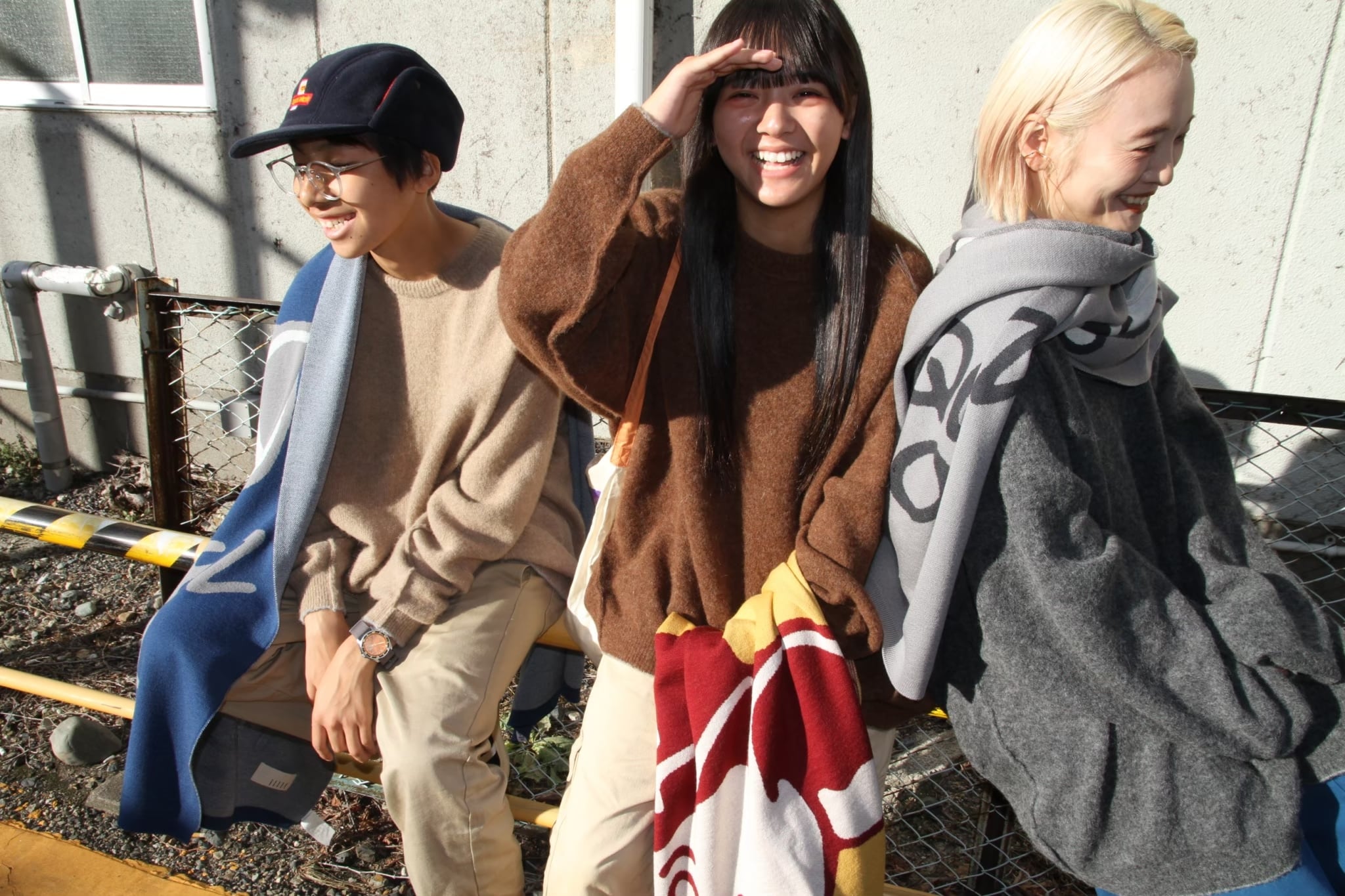 新入荷「着るアート・BIGストール（グレー）」