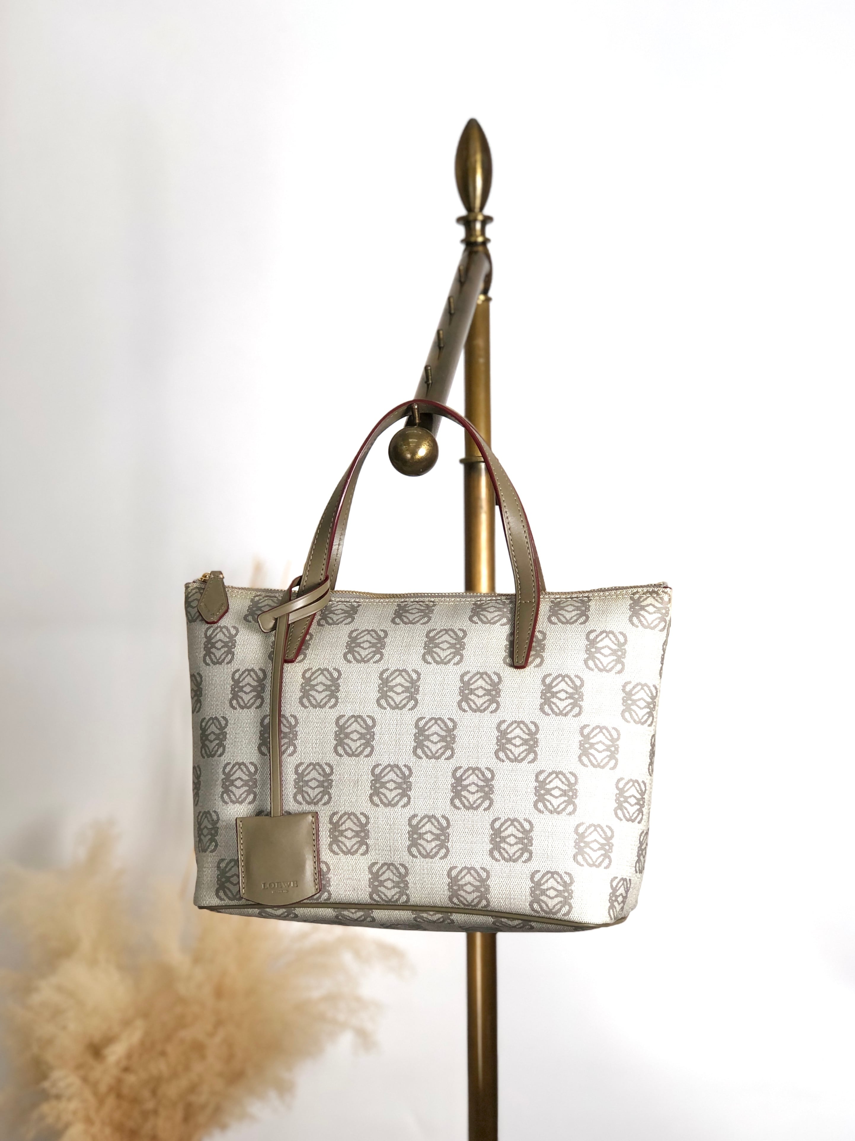 LOEWE アナグラムオールレザービジネスバッグ　ヴィンテージ　百貨店購入 ギルト: メンズ | THE VINTAGE | Luxury Vintage | 【USED】LOEWE