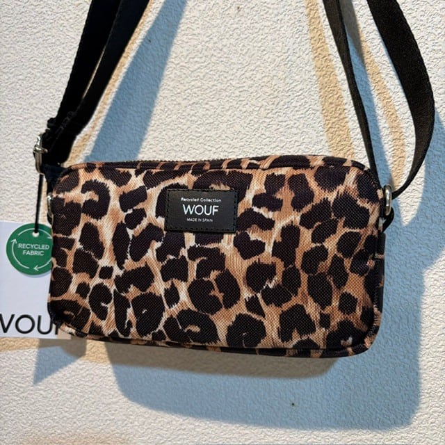 再入荷しました、人気のWOUF ミニショルダ