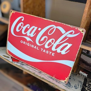 送料無料！ちょうどいいブリキ看板 【 Coca-Cola ( コカ・コーラ ) / Coke 】 METAL SIGN / メタルサイン / ブリキ看板 / サインボード / ビンテージ加工〚アメリカン雑貨 アメトイ〛