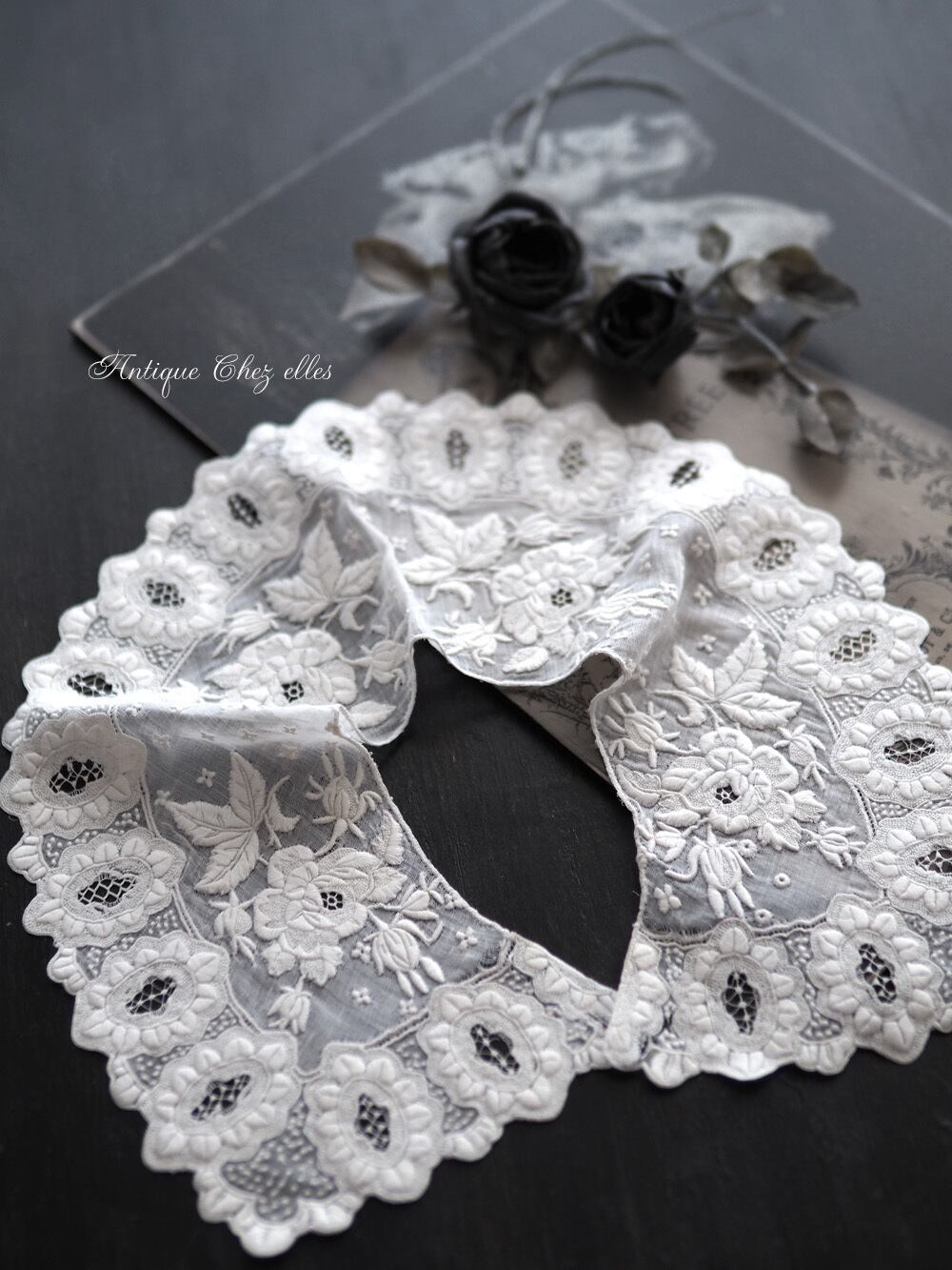 ホワイトワーク 手刺繍のバラの襟 | Antique Chez elles シェゼル