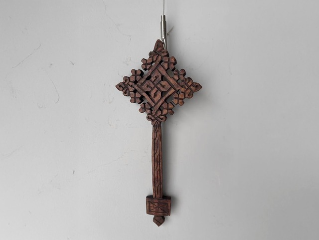 エチオピア ヴィンテージ 木製ハンドクロス｜透かし彫り 十字架オブジェ | Ethiopia vintage Hand cross
