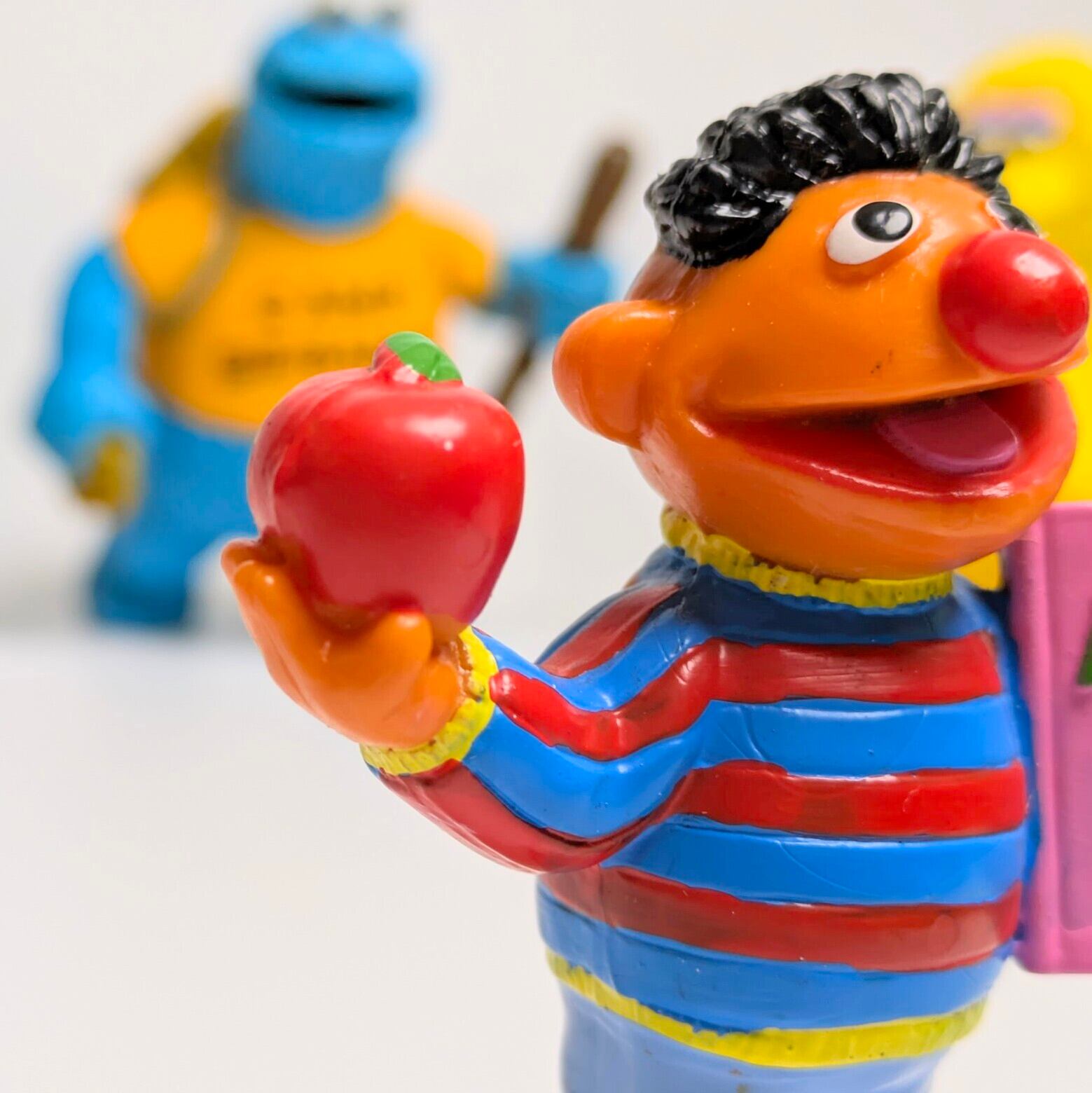 ☆VINTAGE 80'☆【 SESAME STREET( セサミストリート ) 】 Ernie ( アーニー ) /『 ABC BOOK 』PVCフィギュア 〚アメリカン雑貨 アメトイ〛