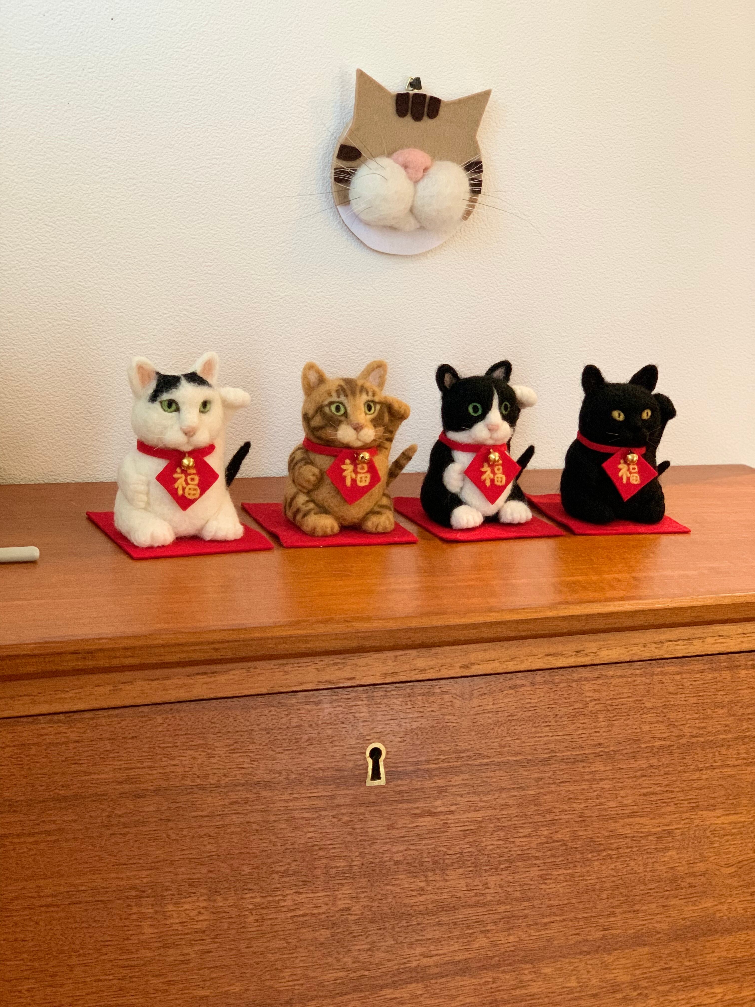 招き猫　羊毛フェルト　4点セット　猫　置物　ハンドメイド　ハチワレ猫　縁起物 羊毛フェルトでハチワレ猫ちゃんを制作しました。 本日ヤフオクに出品