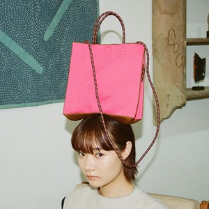 TRICOTÉ / paper knit bag small  pink TR23BG012