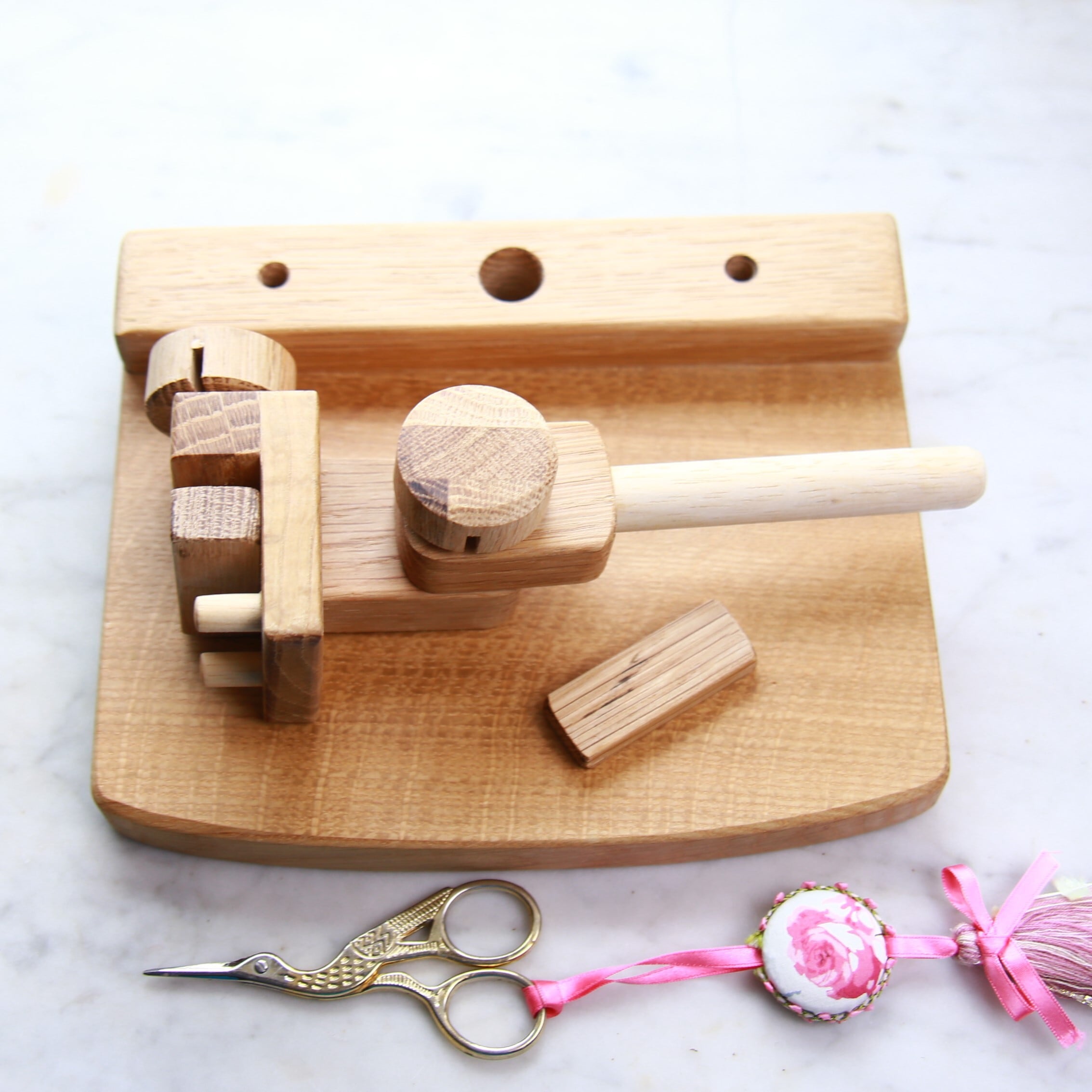 Embroidery Hoop Stand C+ (Oak Wood)【EXPORT】/EDDY WOODWORKS JAPAN