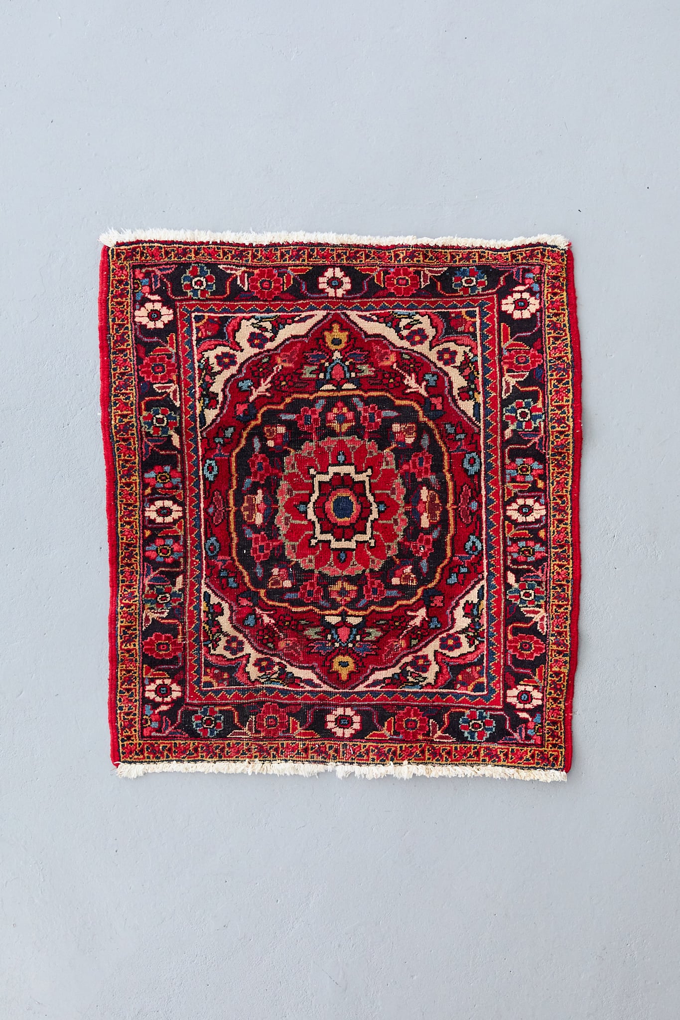 No.204 ヴィンテージラグ トライバルラグ ペルシャ絨毯(103×90cm)レッド ブルー ブラック オレンジ