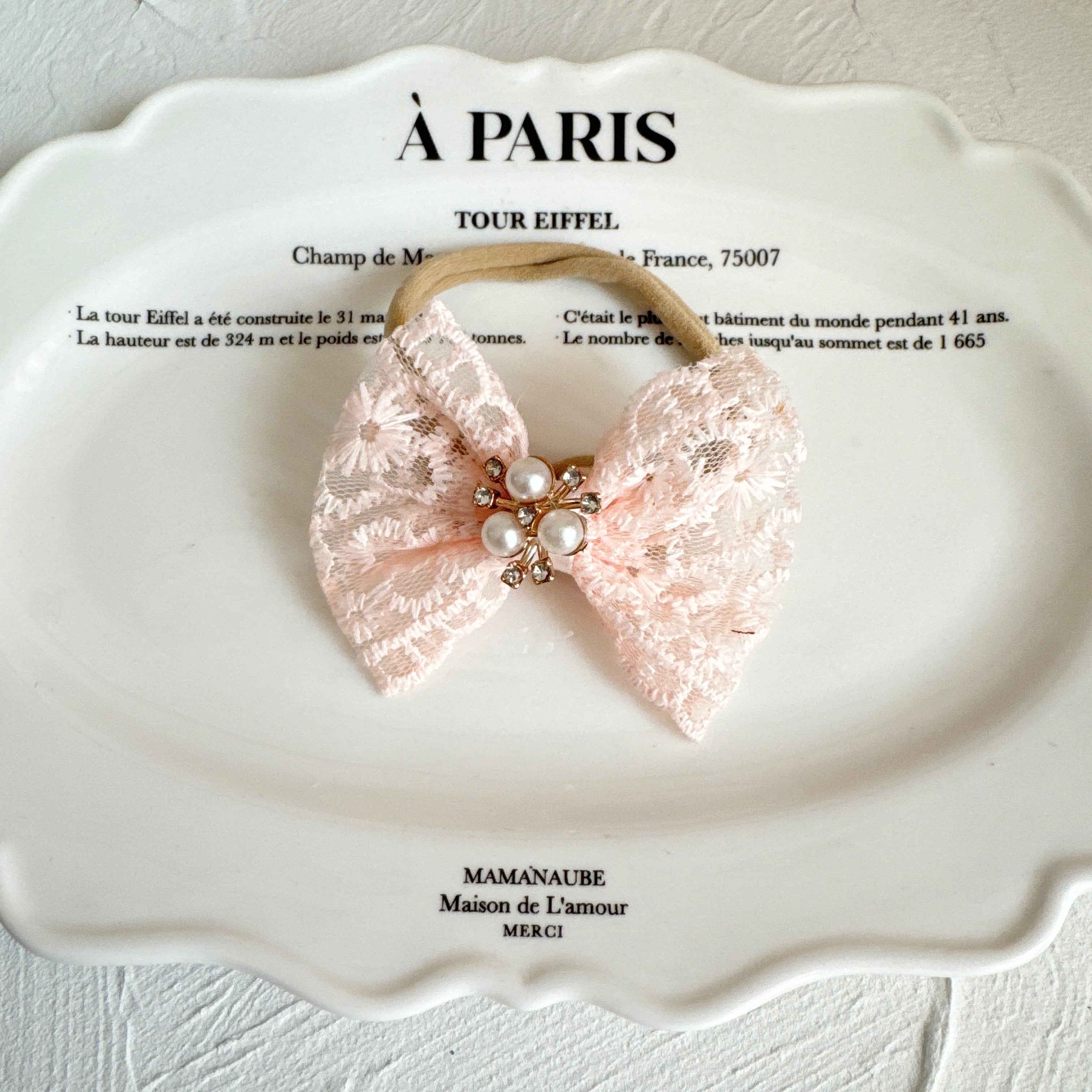 ピンクレースパールビジュリボンヘアバンド（後ろ支え付き）