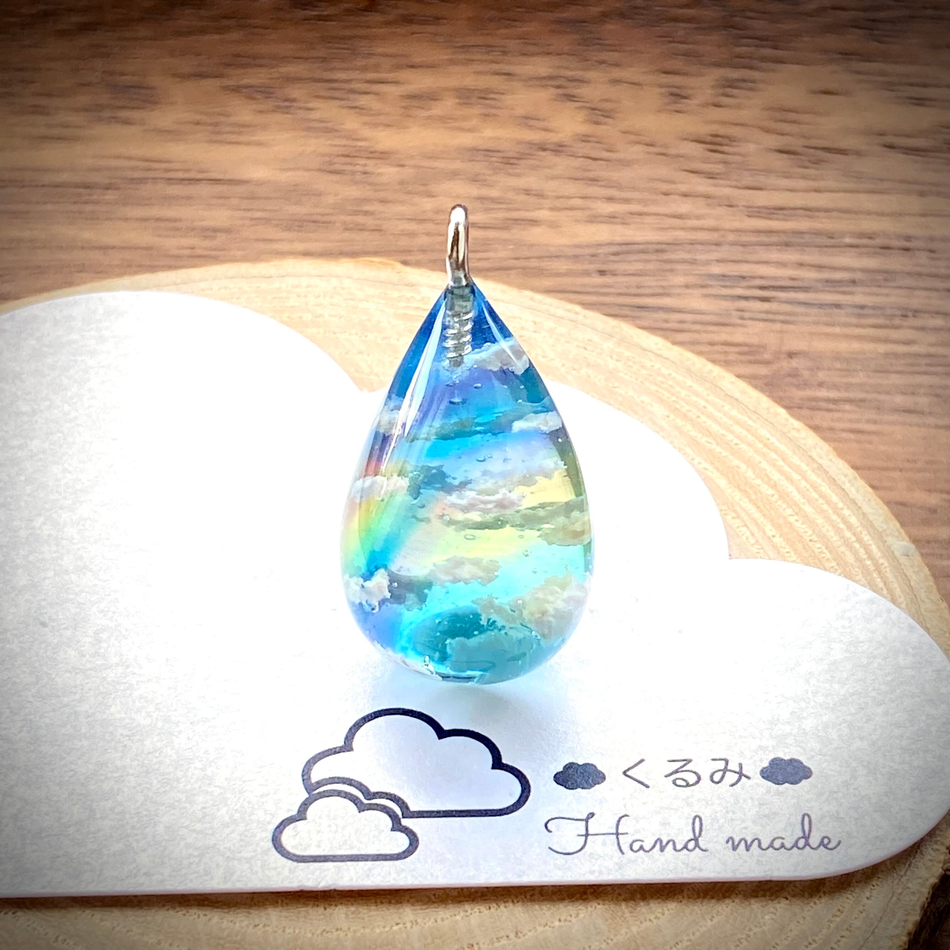 空＆雲ペンダント しずく型 青空にかかる虹 26×17mm  G