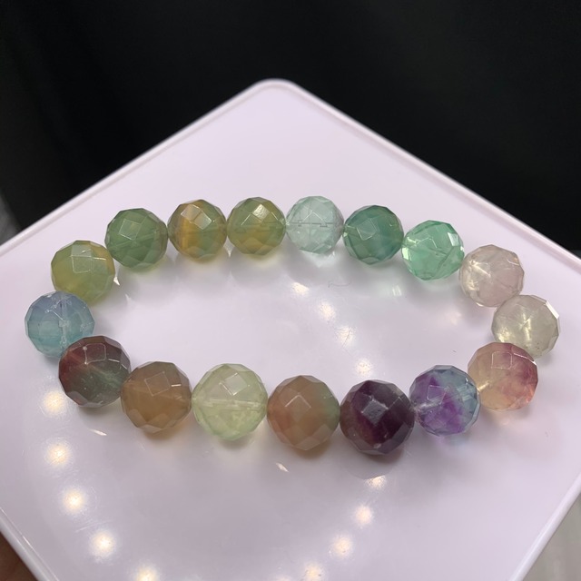 64面フローライトカットブレスレット