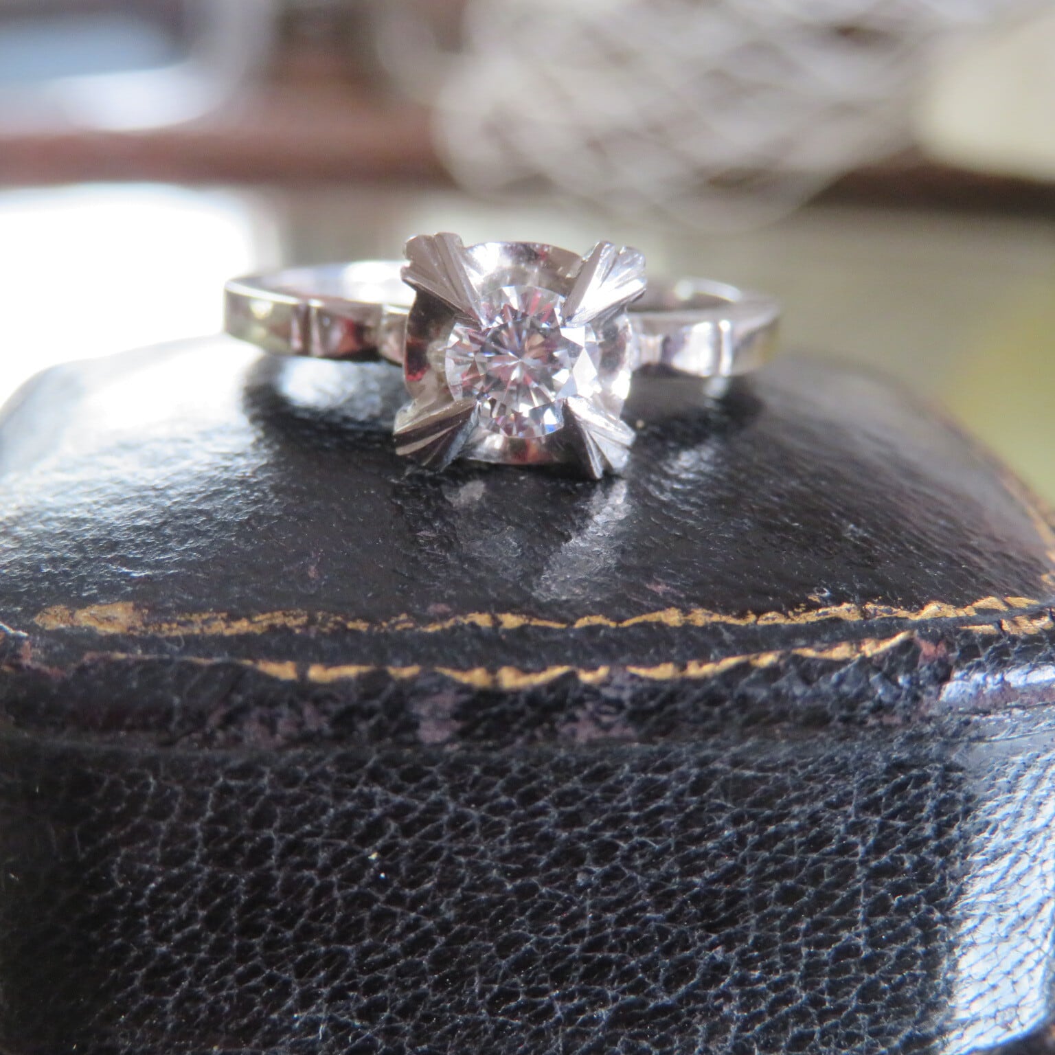 ヴィンテージ Ptにダイヤモンド三分石鬼爪リング