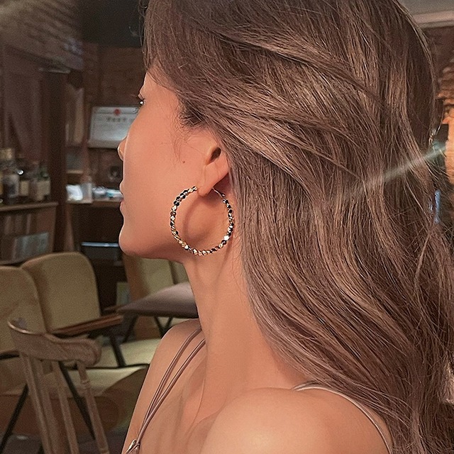 Stone hoop pierce　M586