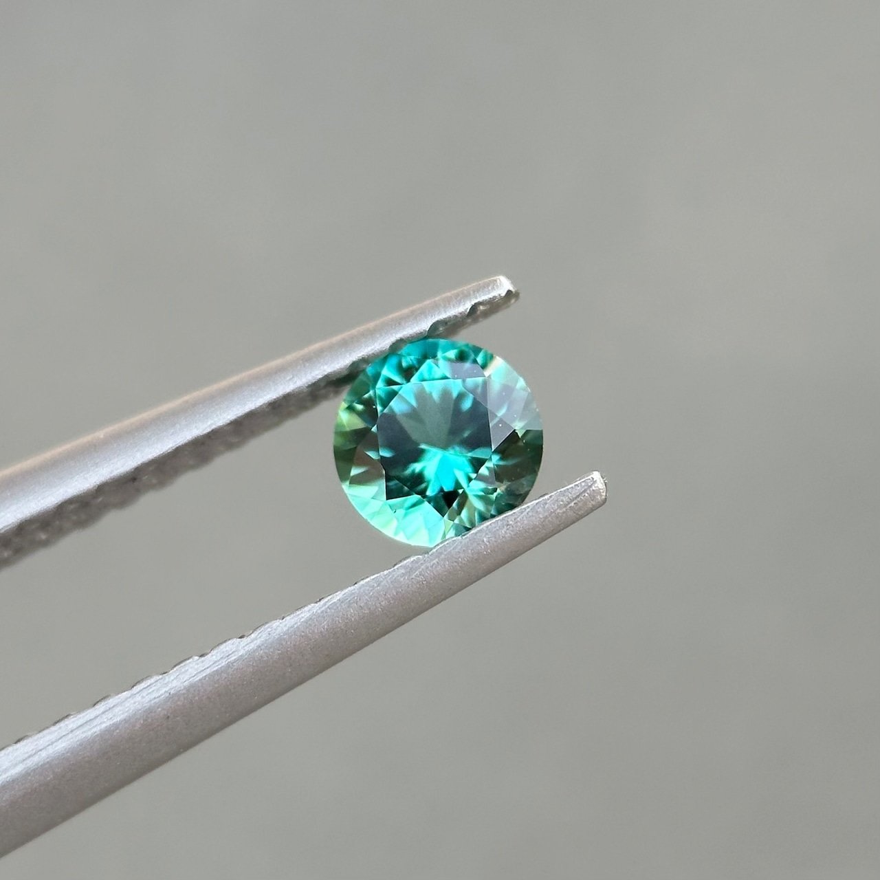 ブルーグリーントルマリン 約4.0mm, 約0.25ct, ナミビア産