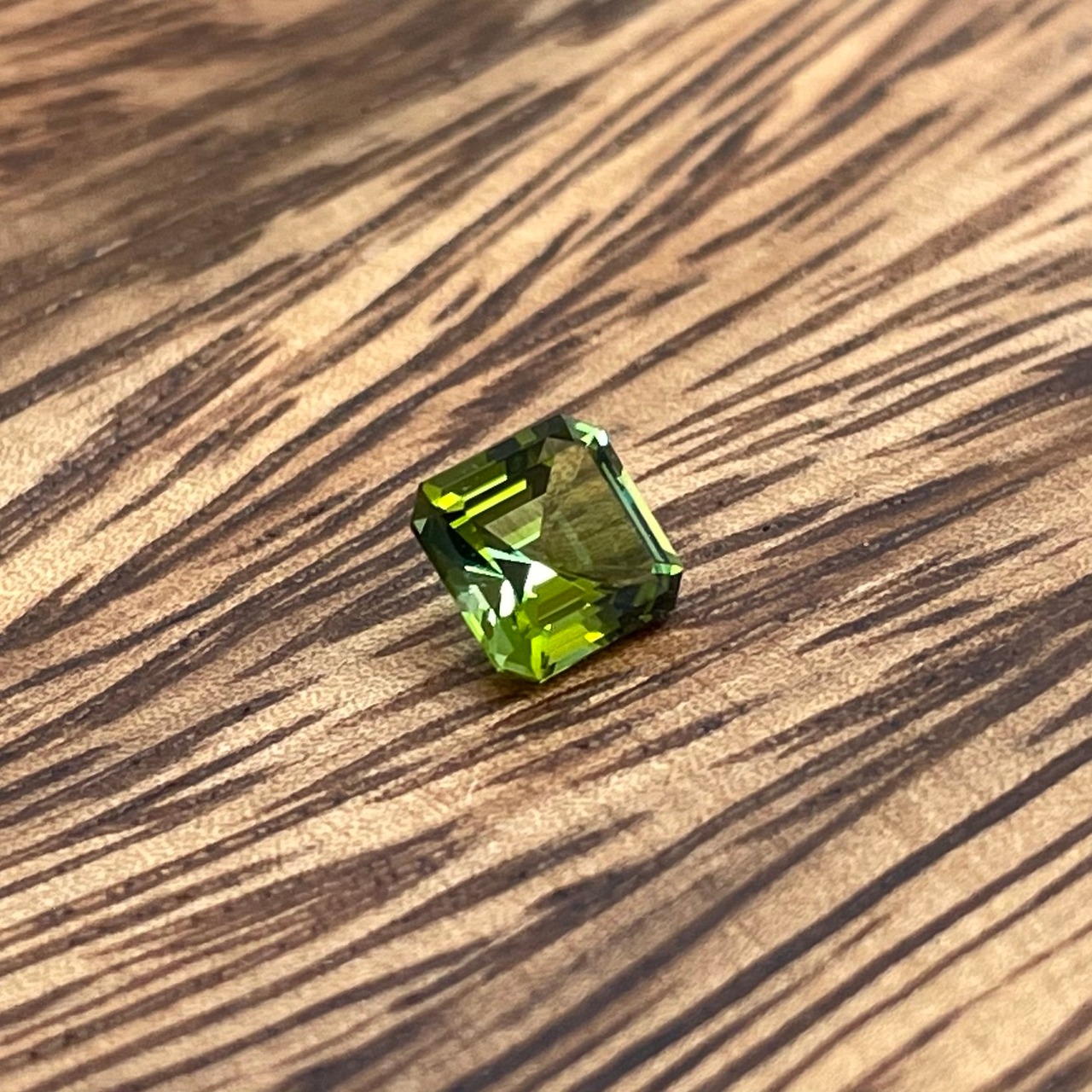 グリーントルマリン 5.6x5.6mm, 0.80ct