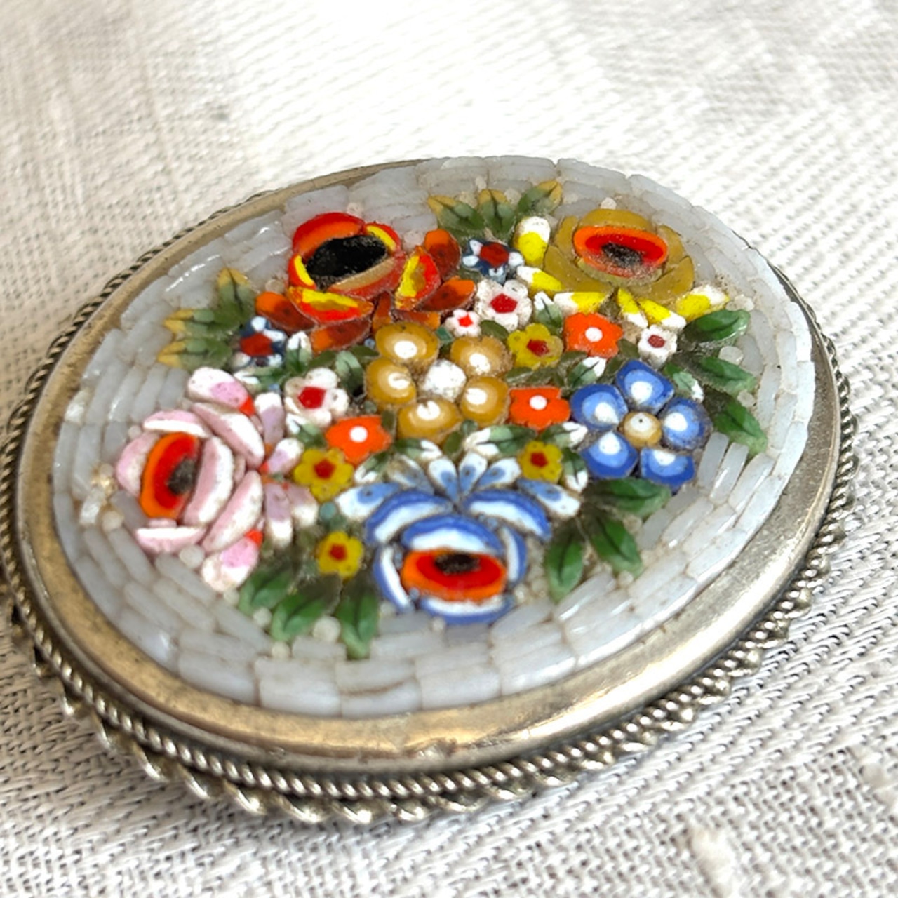 ブローチ マイクロモザイク花模様 オーバル　グレー　花ブーケ 19acj5-1