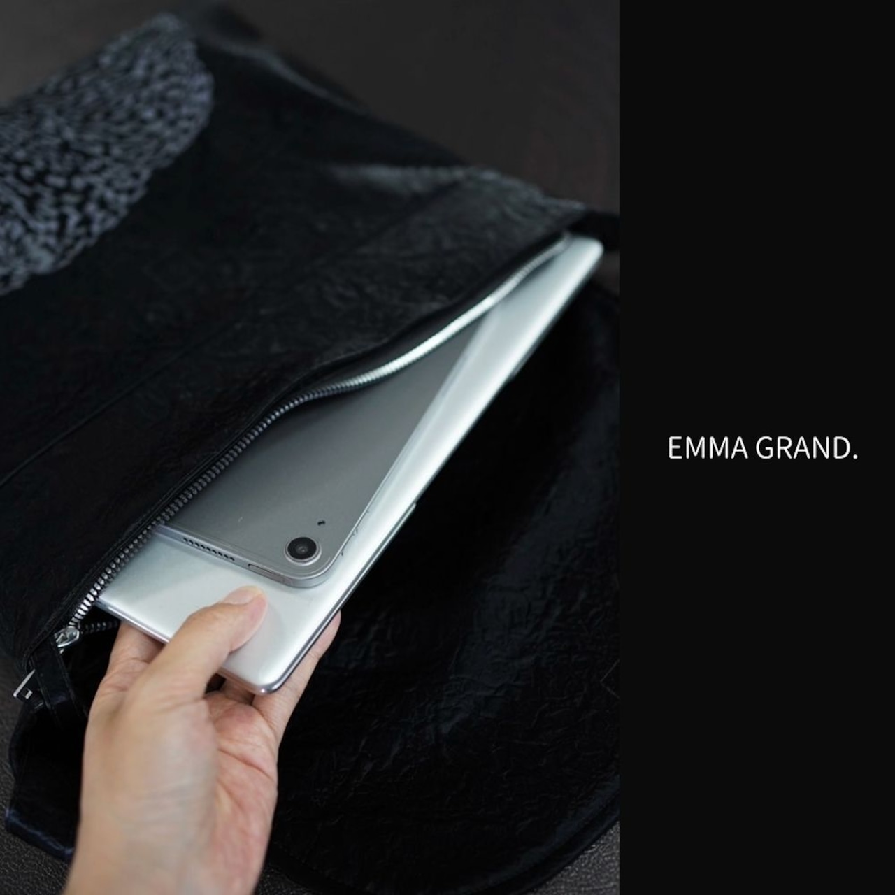 夜を忍び歩く黒豹の刺繍ショルダーバッグ E00640