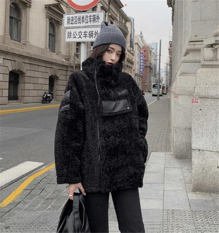 シンプルなアイテムに旬のデザインを1つ。通勤するチェスターコート ゆったりする 短いスタイル