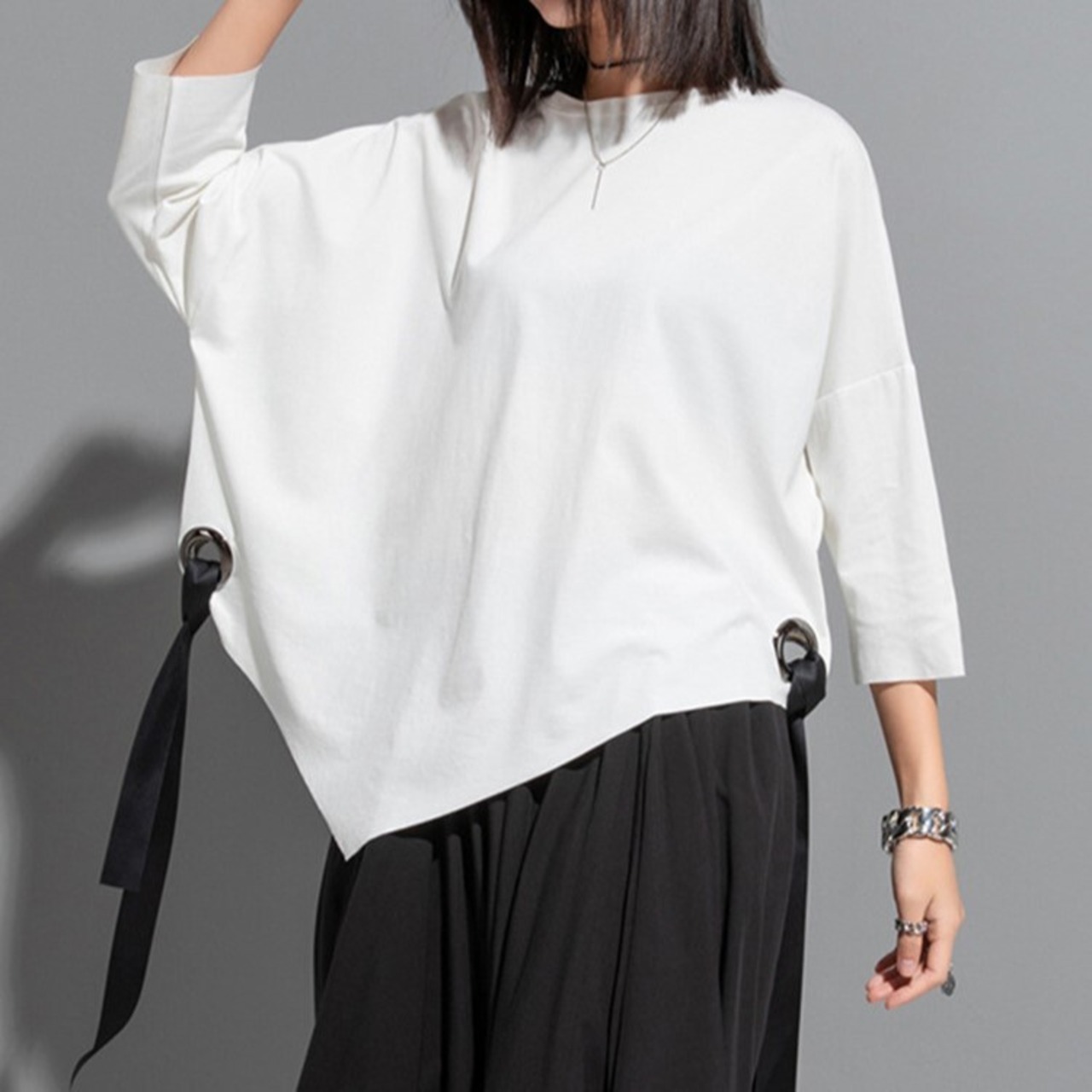 Side Ribbon T-shirt / サイド リボン Tシャツ