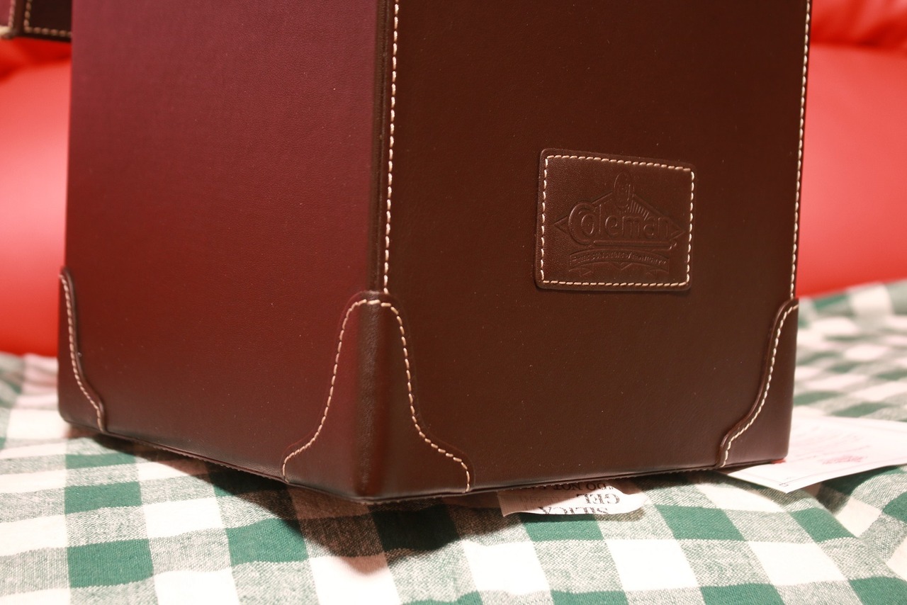 2006年限定の逸品　コールマン・アメリカン・ヘリテージ・レザー・ランタン・ケース　Coleman