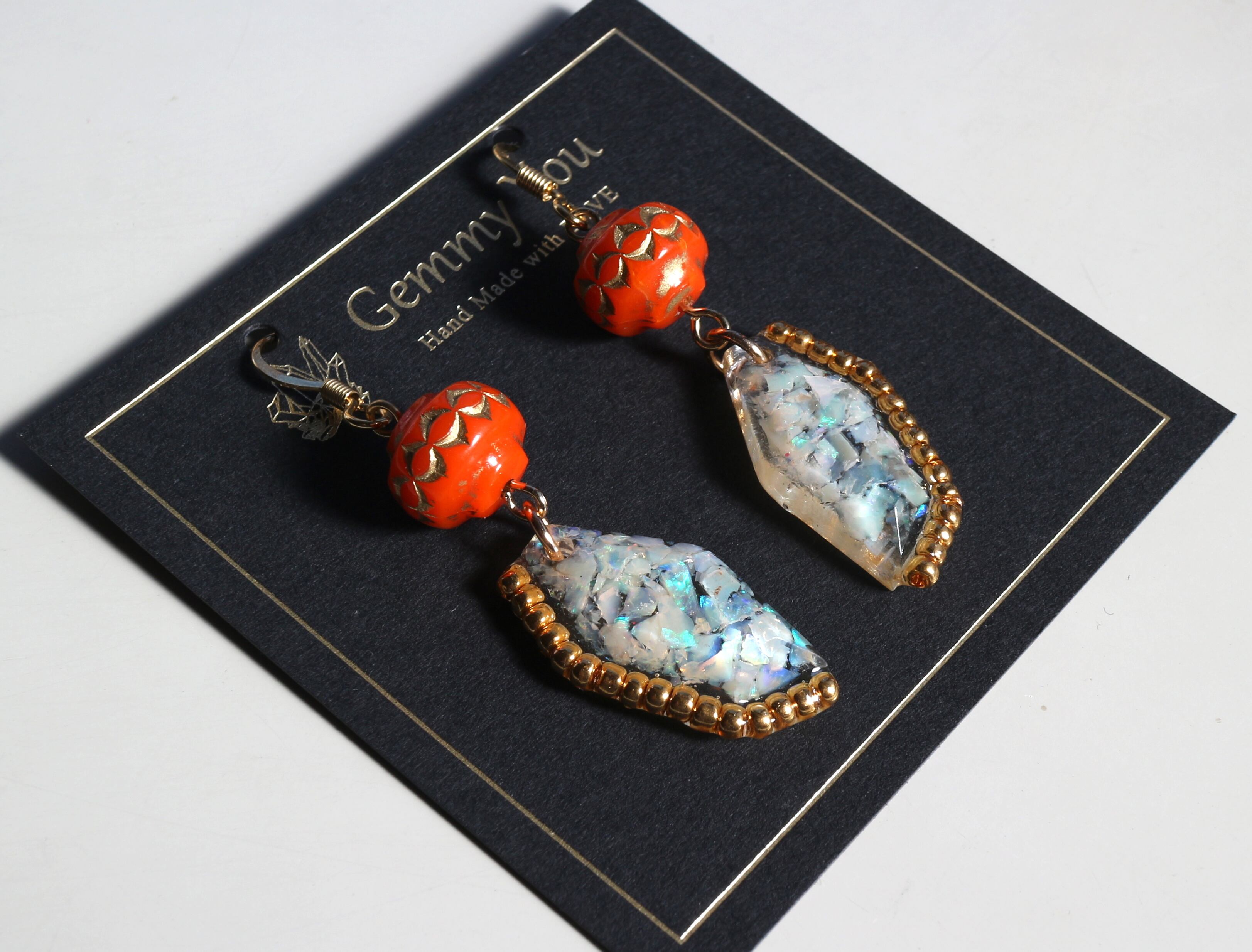 395】アクリルビーズのイヤリング／ピアス