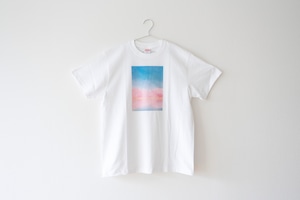 桜と青い空の、Tシャツ