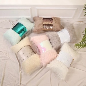 “予約商品”Cute fur cushion