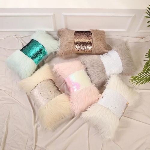 “予約商品”Cute fur cushion