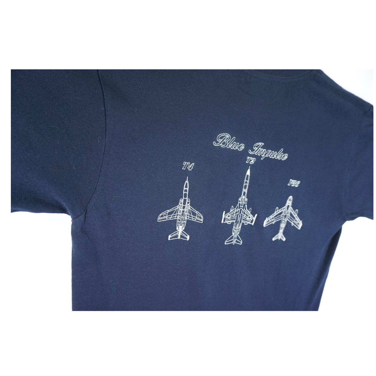 刺繍Tシャツ（ネイビー）① ブルーインパルス 飛行デザイン刺繍