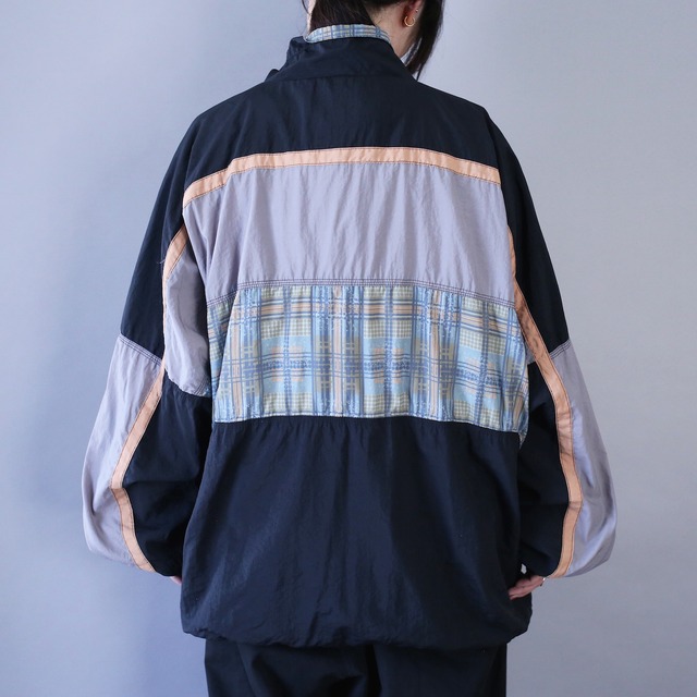 good switching design over silhouette zip-up blouson