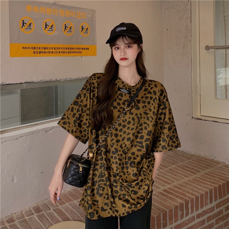 レトロガール レオパード柄 半袖tシャツ 大きいサイズ レディース オーバーサイズ ヒョウ柄 豹柄 ノーカラー ビッグシルエット セクシー トップス 体型カバー ヴィンテージ ストリート系女子 ブラウン ホワイト スタイルアップ おしゃれ 男ウケ デート服 楽ちん 韓国